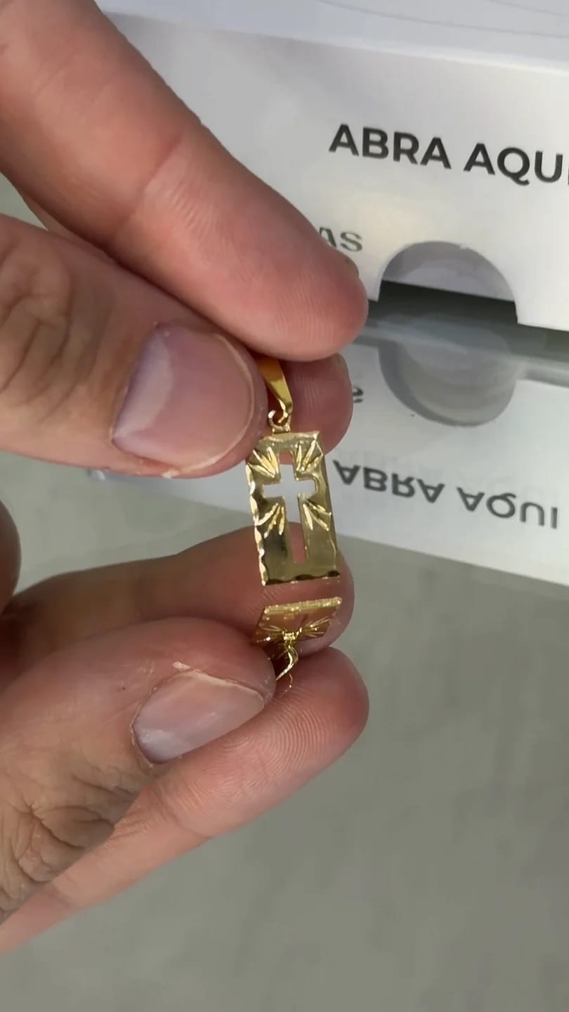 Pingente Crucifixo Plaquinha Vazada