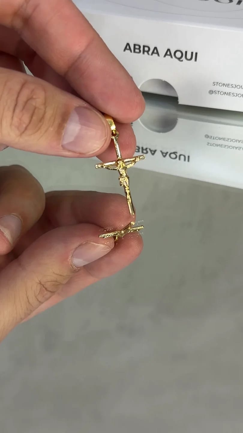Pingente Crucifixo Palito com Cristo pp