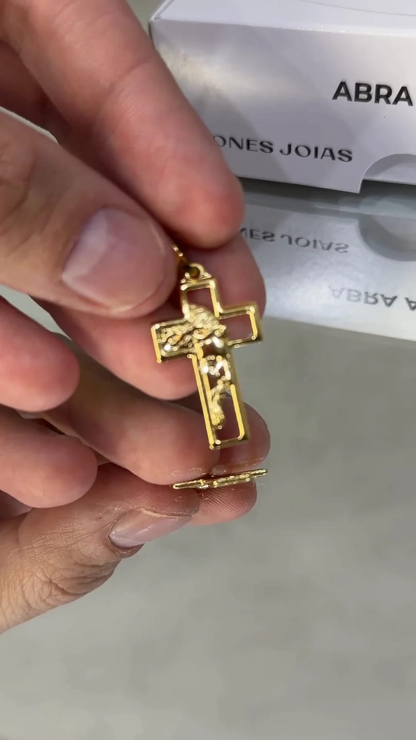 Corrente Cadeado 2mm + Crucifixo Rosto de Cristo Vazado PP